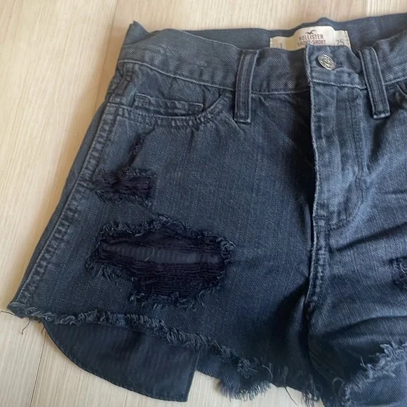 Hollister ripped high rise short shorts - Picture 4 of 10
